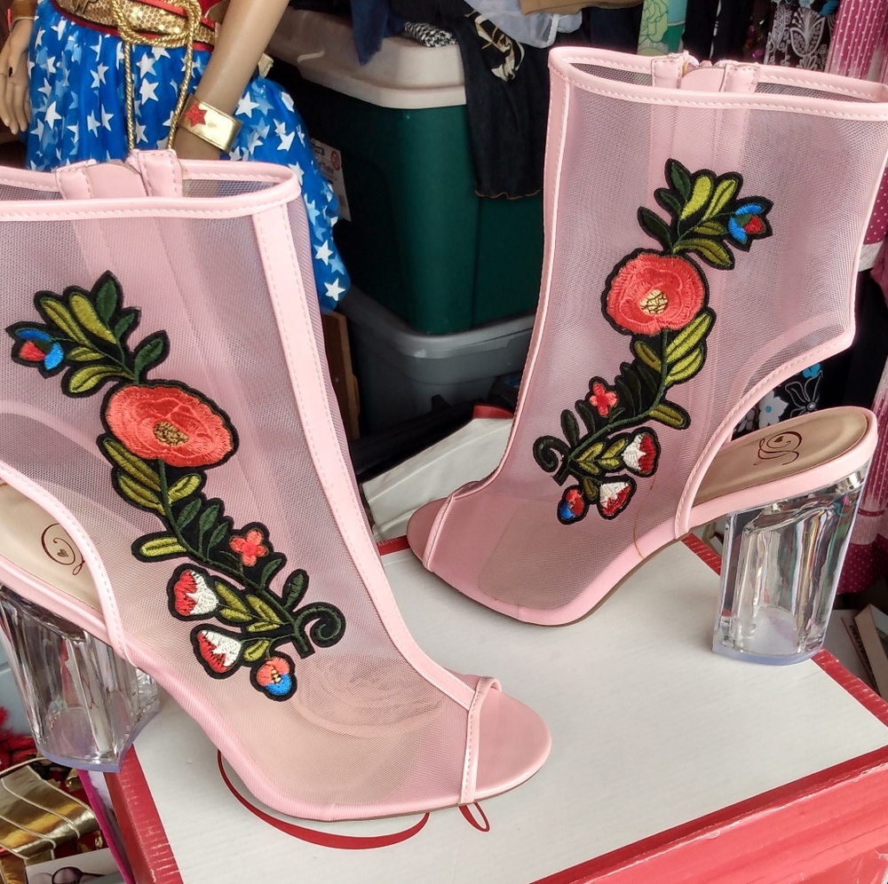 Pink mesh patent boots